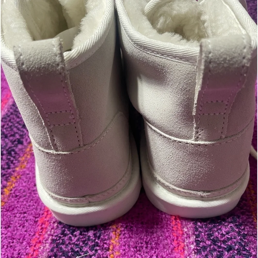 NWOB White/Gray Neumel Uggs, Men's size 10 S/N 3236